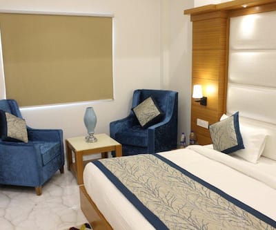 https://imgcld.yatra.com/ytimages/image/upload/t_hotel_yatra_city_desktop/v1484569064/Domestic Hotels/Hotels_New Delhi/Hotel Aero Star/Overview.jpg